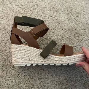 BNIB Sorel Cameron Wedge Multi Strap size 10.5